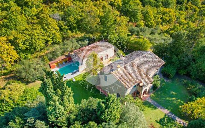 Casa con 6 locali in vendita in Perugia