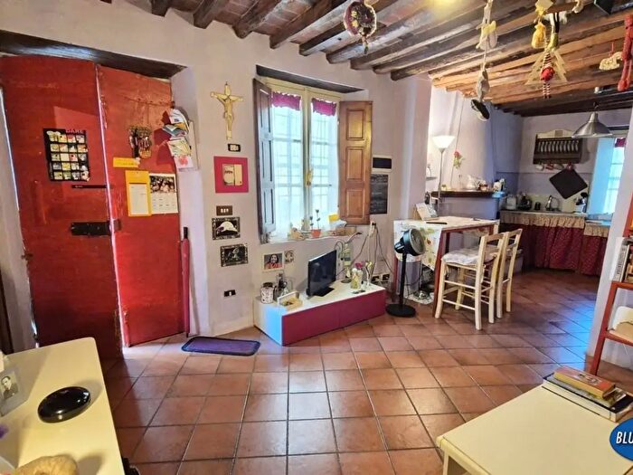 Casa con 5 locali in vendita in Pescaglia