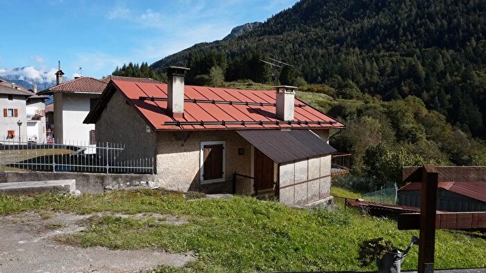 Casa con 8 locali in vendita in Via SantAndrea, Sella Giudicarie