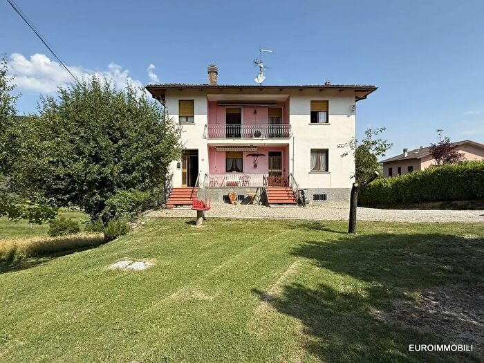 Casa con 11 locali in vendita in Mediano, Neviano Degli Arduini