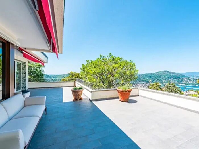 Casa con 5 locali in vendita in Como