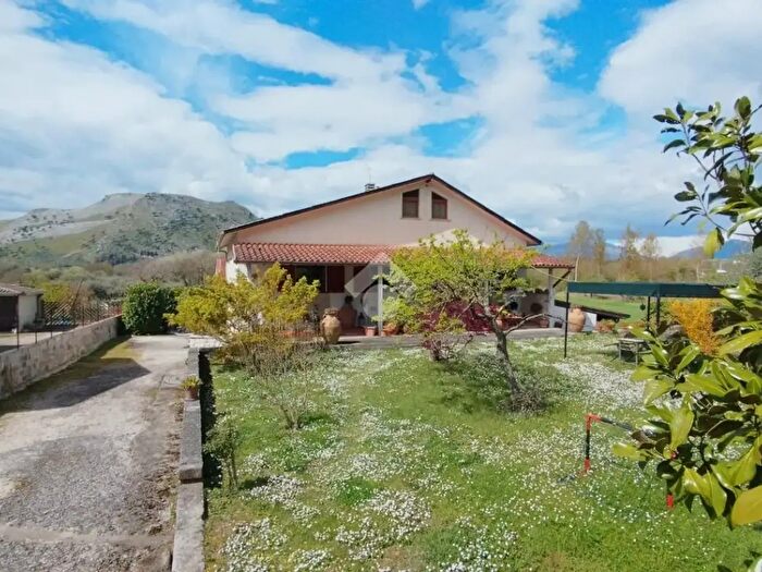 Casa con 5 locali in vendita in Via Prato, Cervaro