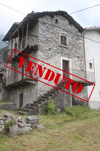 Casa trilocale in vendita in Via Mezzolpiano, Novate Mezzola