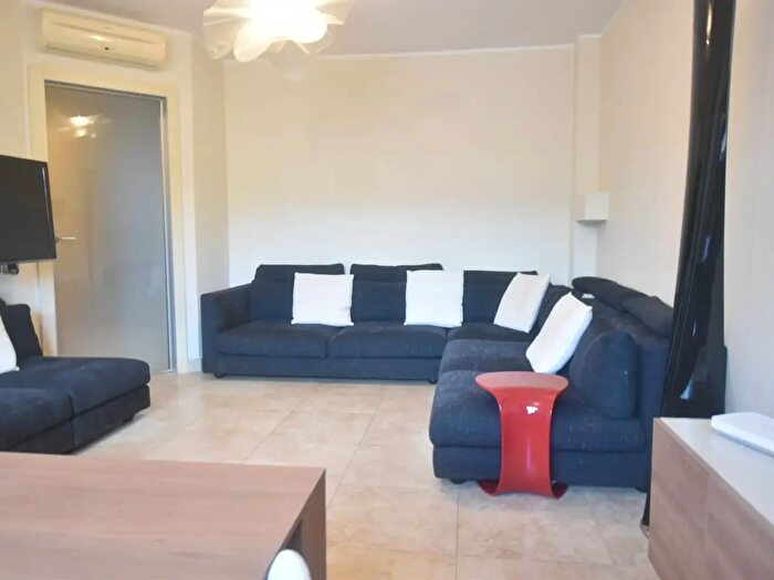 Appartamento trilocale in vendita in Via San Benedetto, Quartu SantElena