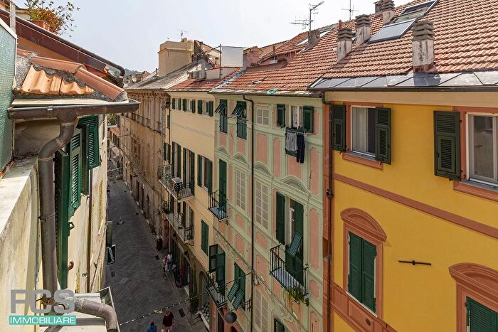 Appartamento con 5 locali in vendita in Via Emanuele Rossi, Finale Ligure