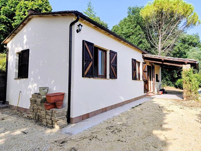 Casa trilocale in affitto in Via Roma, Amelia
