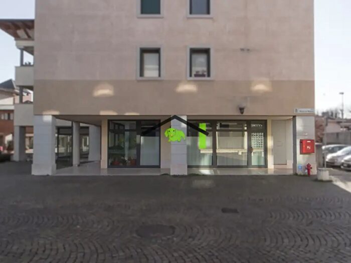 Appartamento con 6 locali in vendita in Piazza Nicolò di Maniago, Maniago