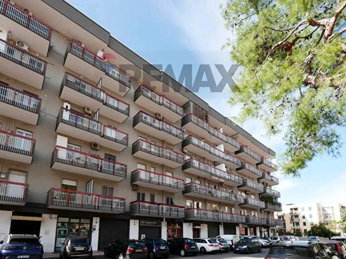 Appartamento con 5 locali in vendita in Via delle Forze Armate, Bari