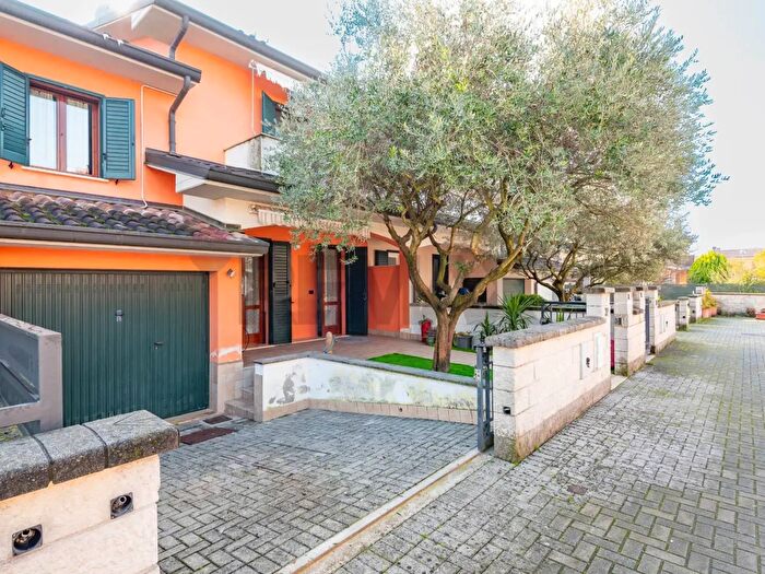 Casa con 5 locali in vendita in Via Massimo dAntona, Porto Mantovano