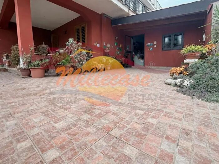 Appartamento con 5 locali in vendita in Via Avola, Siracusa