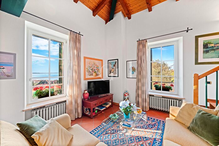 Appartamento trilocale in vendita in Garda