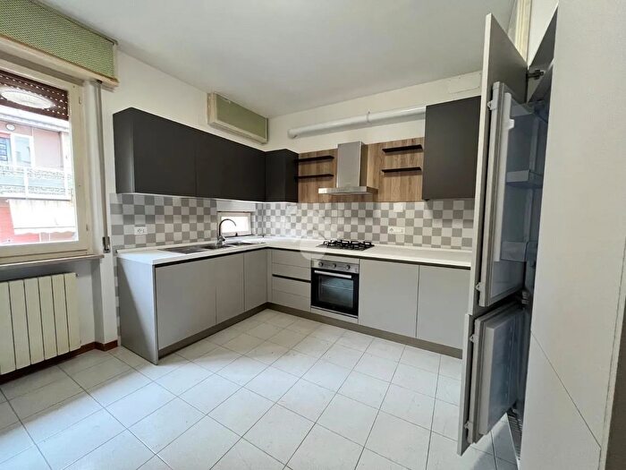 Appartamento quadrilocale in affitto in Camera da Letto per Studentesse Via Pergolesi, Perugia