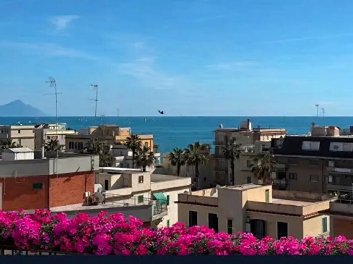 Appartamento quadrilocale in affitto in Via Candido De Angelis, Anzio