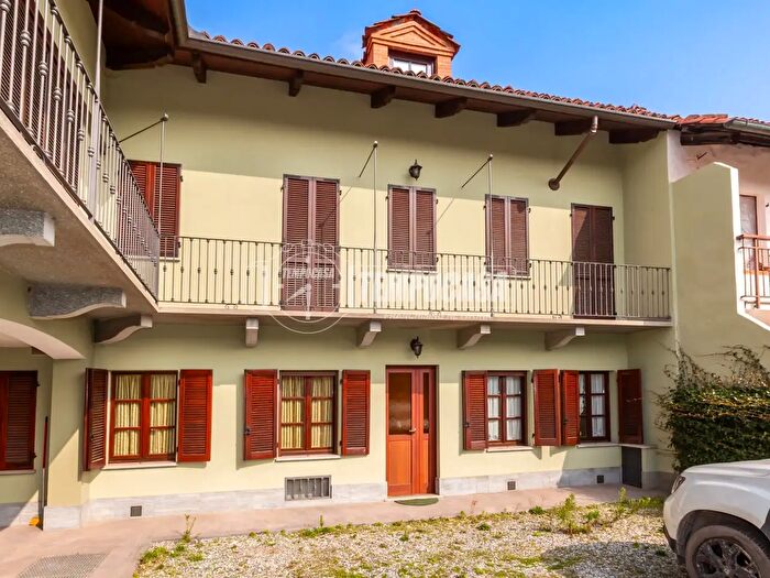 Casa con 6 locali in vendita in Vicolo Sant Antonio, Villastellone