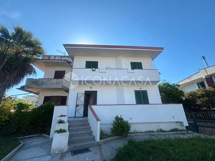 Casa quadrilocale in affitto in Via Ripuaria, Varcaturo, Giugliano in Campania