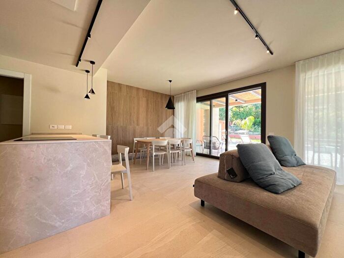 Casa quadrilocale in vendita in Contrada Fraginesi, Castellammare Del Golfo