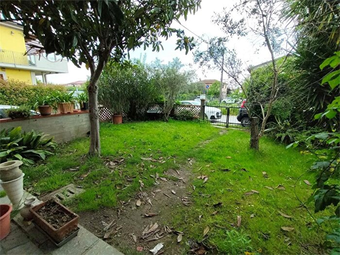 Appartamento quadrilocale in vendita in Luni