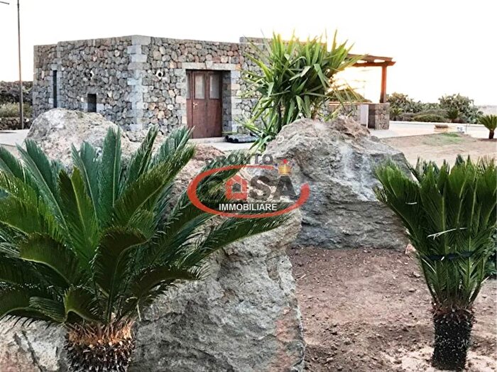 Casa trilocale in vendita in Pantelleria