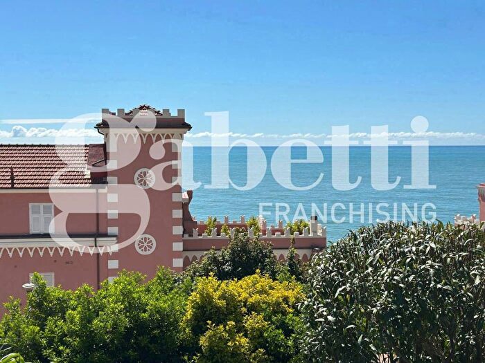 Casa con 5 locali in vendita in Via Aurelia, Piani Torrazza, Imperia