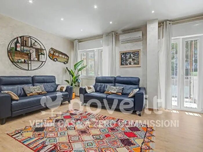 Appartamento trilocale in vendita in Via Luigi Settembrini, Palermo
