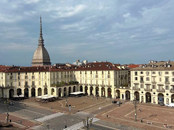 Appartamento trilocale in affitto in Piazza Vittorio Veneto, Via della Rocca, Torino