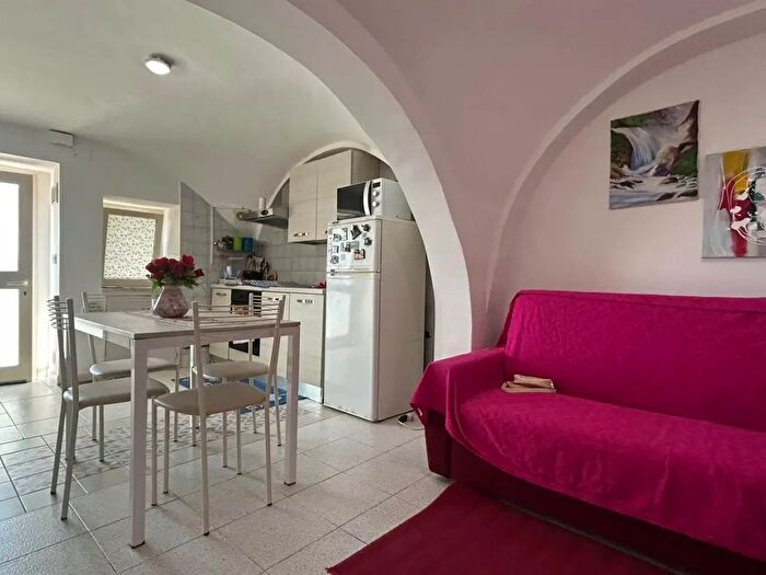 Casa trilocale in vendita in Via Fontana, Mozzagrogna
