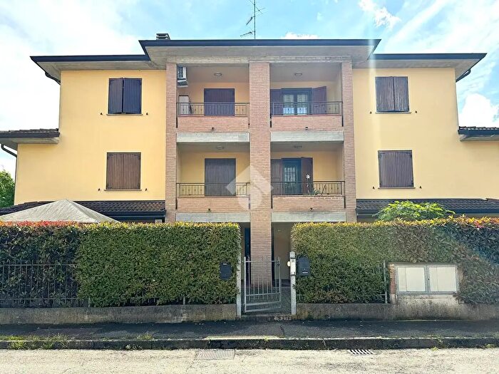 Appartamento trilocale in vendita in Via Seneca, Reggio Emilia
