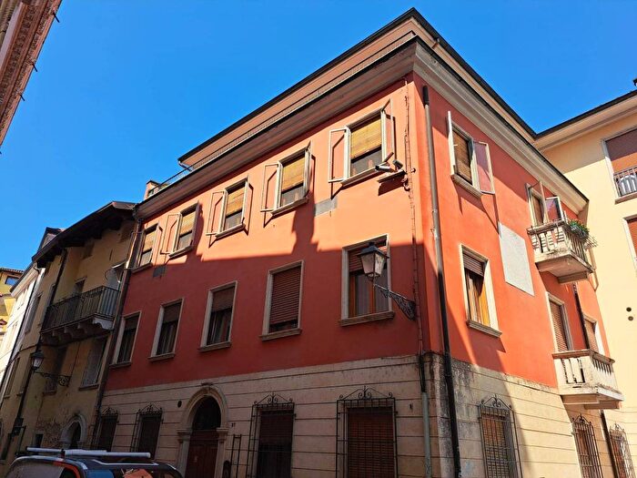 Appartamento trilocale in affitto in Contra' Giuseppe Apolloni, Centro Storico, Vicenza