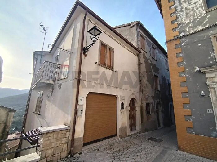 Casa con 6 locali in vendita in Via Regina Margherita, Sassinoro