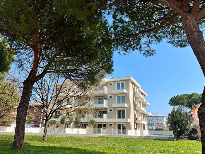 Appartamento trilocale in vendita in Viale Volturno, Cervia