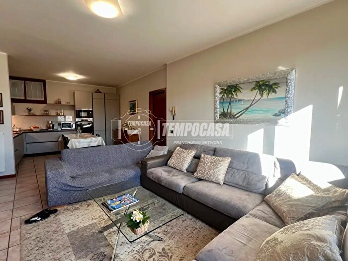 Appartamento quadrilocale in vendita in Via Cerro, Sarnico