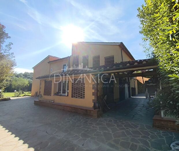 Casa con 6 locali in vendita in Vinci