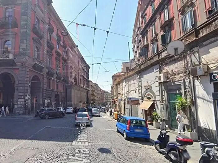 Appartamento trilocale in vendita in Via Enrico Pessina, Napoli