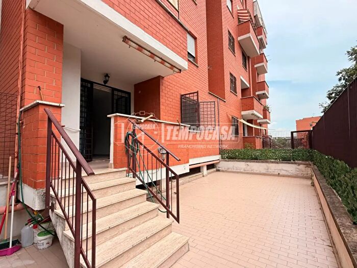 Appartamento trilocale in vendita in Via del Podere Fiume, Roma