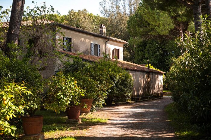 Casa con 20 locali in vendita in Pisa