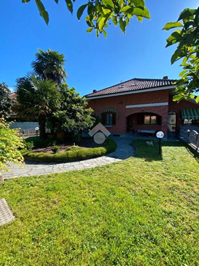 Casa con 8 locali in vendita in Via delle Prese, Sangano