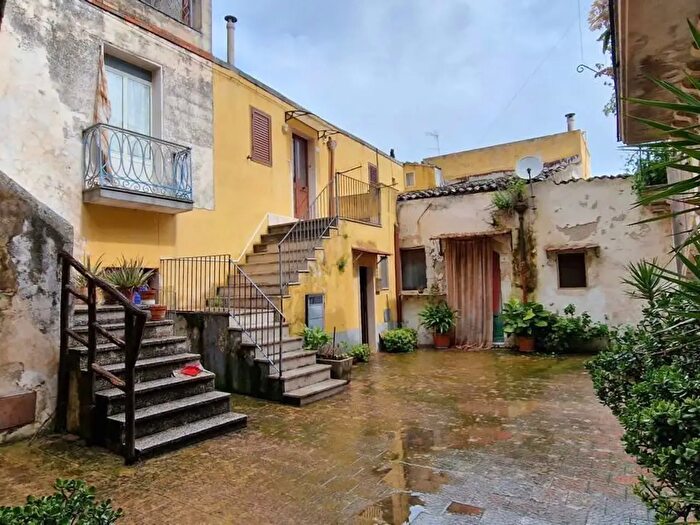 Appartamento in vendita in Via Garibaldi, Ferla