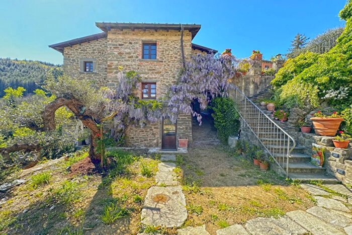 Casa con 14 locali in vendita in Casola In Lunigiana