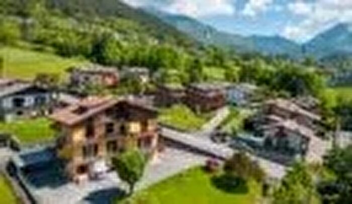 Casa quadrilocale in vendita in Castione Della Presolana