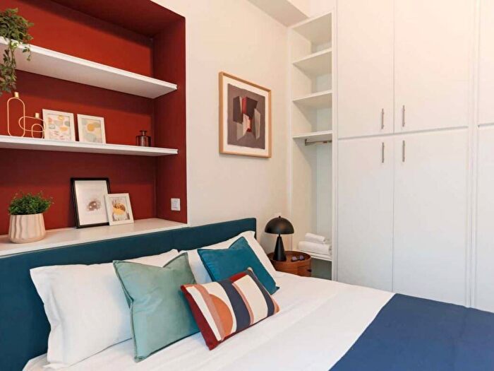 Appartamento trilocale in affitto in Via Costanza, Washington, Milano