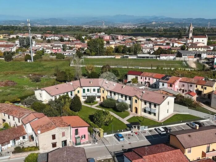 Appartamento trilocale in vendita in Via Corso, Zevio