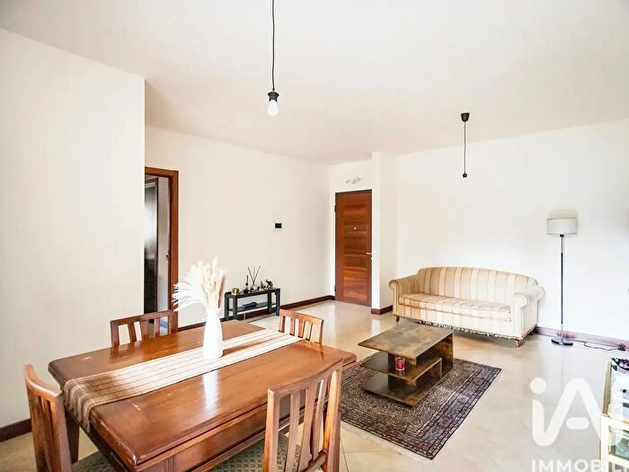 Appartamento trilocale in vendita in Via Villa di Faonte, Roma