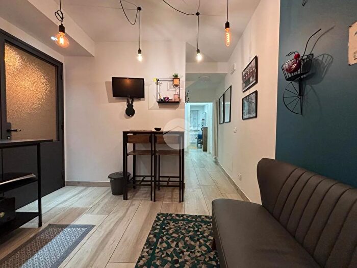 Casa con 6 locali in vendita in Corso Serpente Aureo, Offida