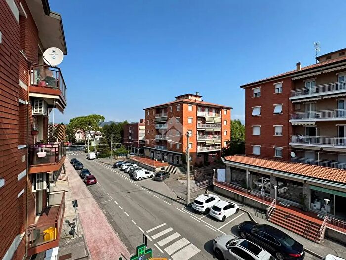 Appartamento trilocale in vendita in Via Milano, Lomagna
