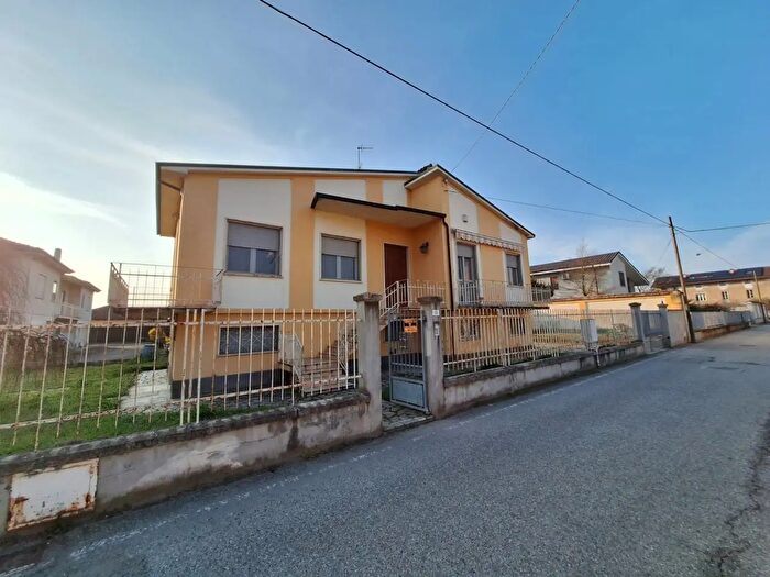 Casa con 5 locali in vendita in Via Vittorio Veneto, Ticineto