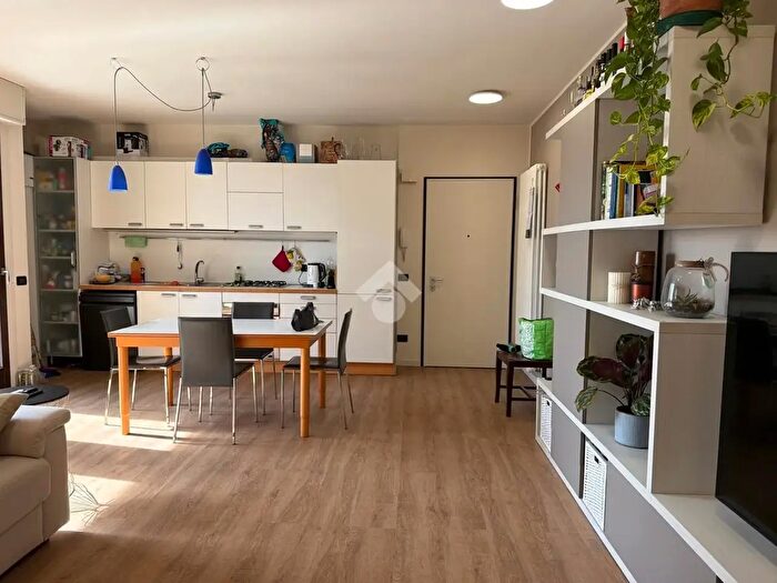 Appartamento trilocale in vendita in Via Vittorio Veneto, Resana