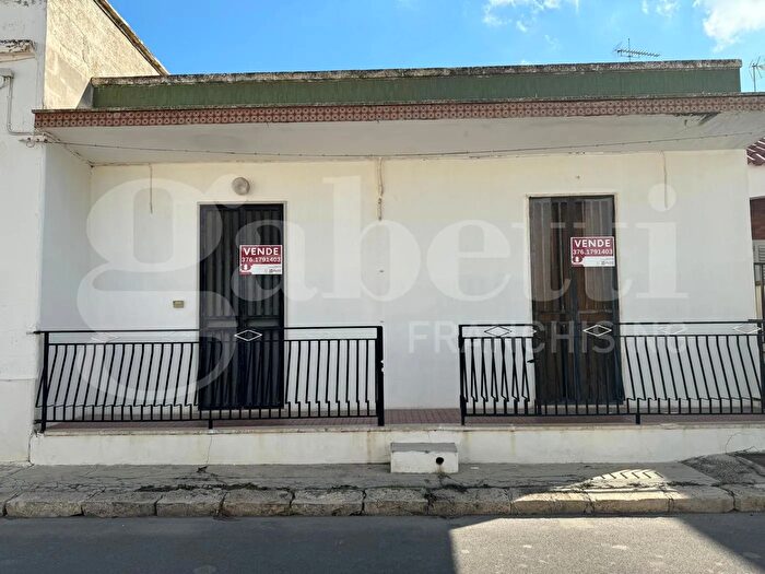 Casa con 7 locali in vendita in Via Giuseppe Arimondi, Porto Cesareo