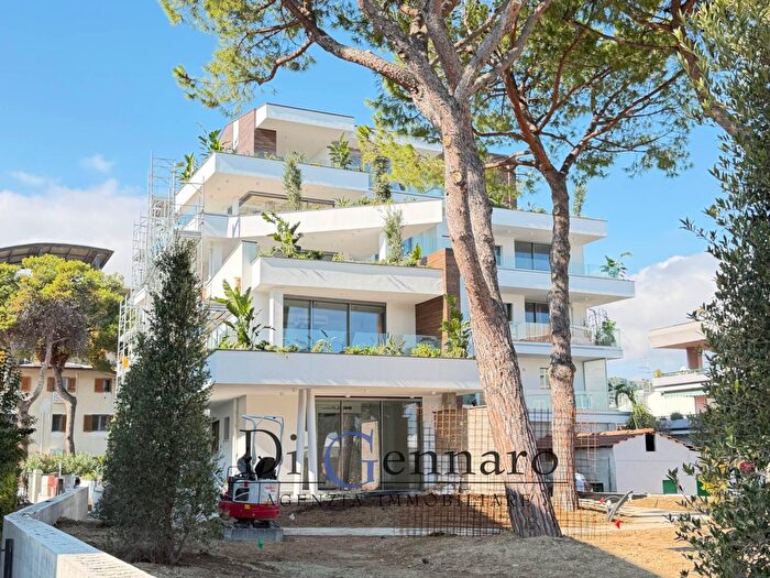 Appartamento trilocale in vendita in Lungomare Sirena, Tortoreto