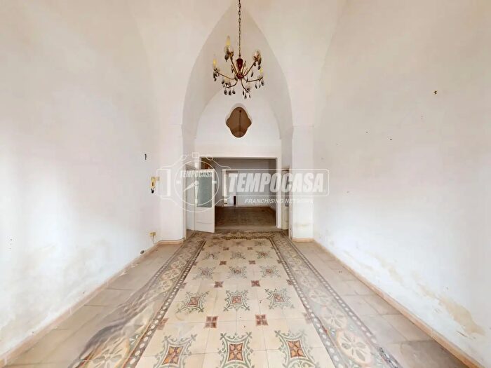 Casa con 6 locali in vendita in Via Monte Grappa, Galatina