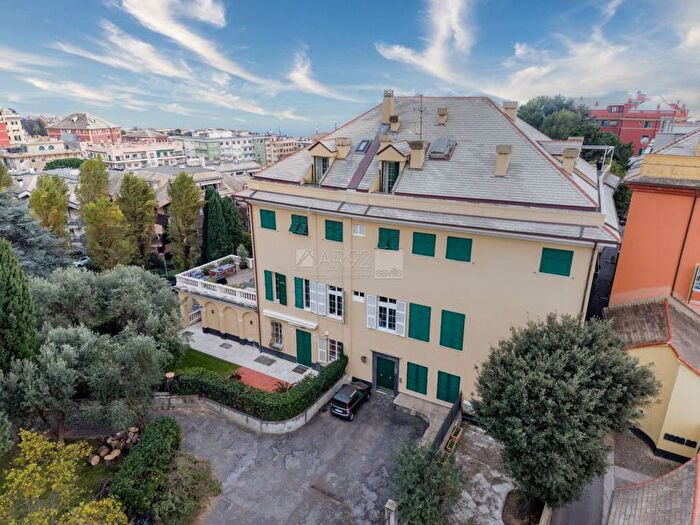 Casa con 6 locali in affitto in Zara, Albaro, Genova